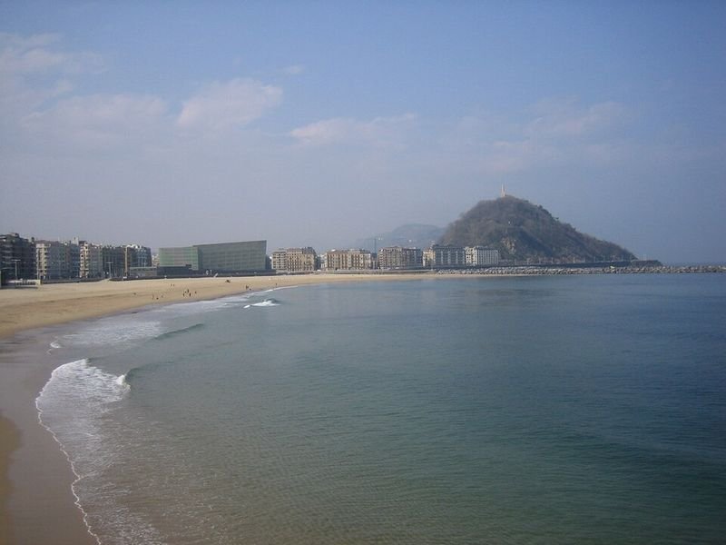 Playa La Zurriola en Donostia/San Sebastián