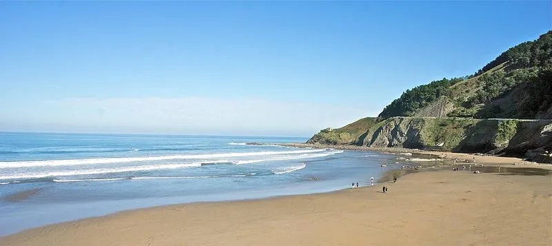 Playa Lapari en Deba, Guipúzcoa — foto 2 de 10