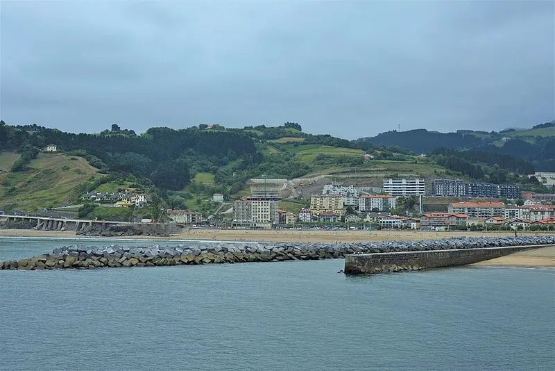 Playa Lapari en Deba, Guipúzcoa — foto 5 de 10