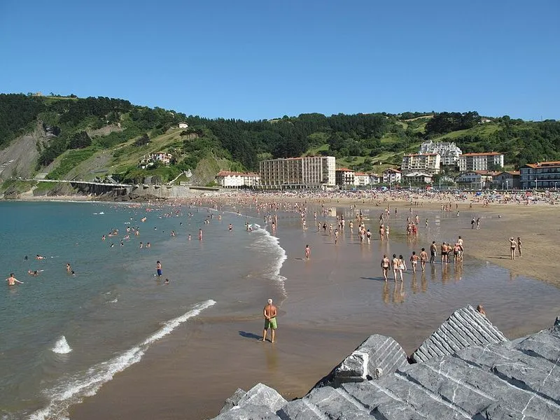 Playa Lapari en Deba, Guipúzcoa — foto 9 de 10