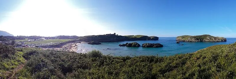 Playa de las Cámaras en Llanes, Asturias — foto 2 de 3