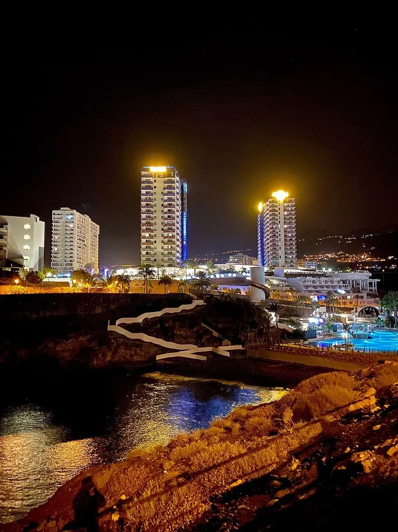 Playa Las Salinas en Adeje, Santa Cruz de Tenerife — foto 2 de 2