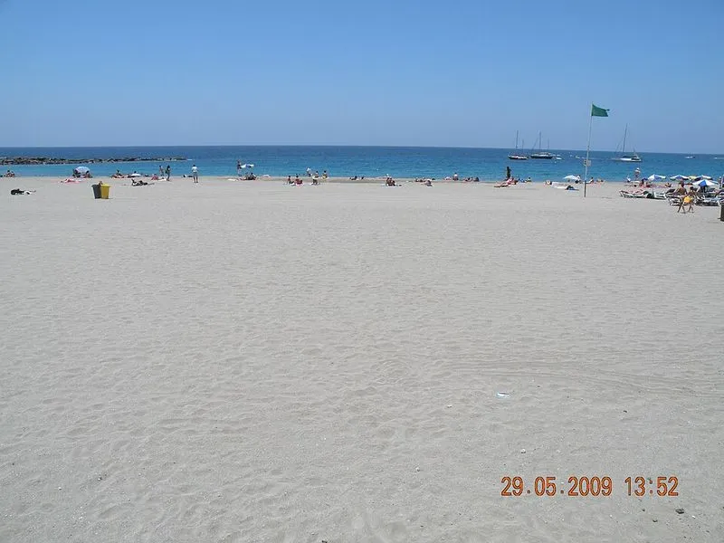 Playa Las Vistas en Arona, Santa Cruz de Tenerife — foto 2 de 10