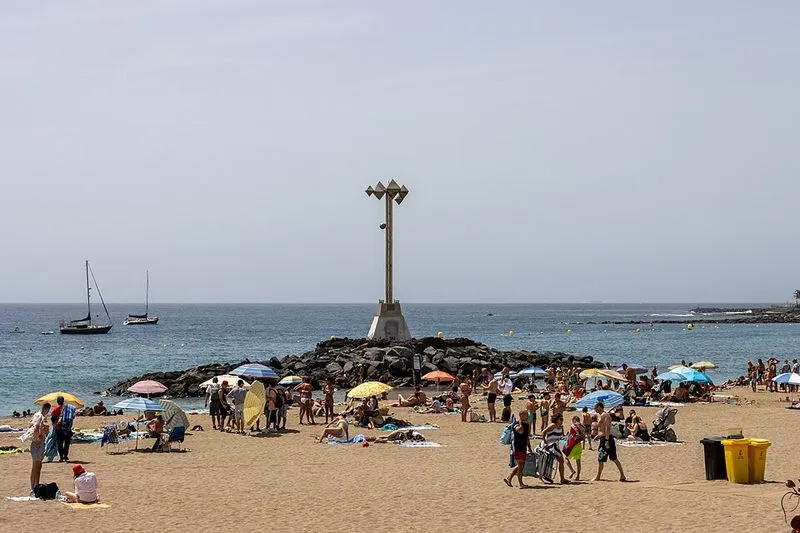 Playa Las Vistas en Arona, Santa Cruz de Tenerife — foto 3 de 10