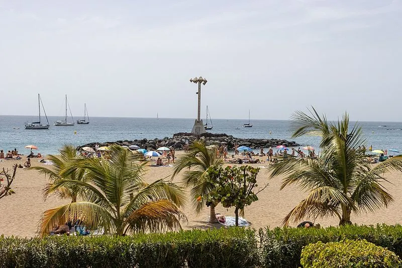 Playa Las Vistas en Arona, Santa Cruz de Tenerife — foto 9 de 10