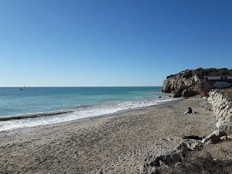 Playa Les Coves en Sitges, Barcelona — foto 2 de 7