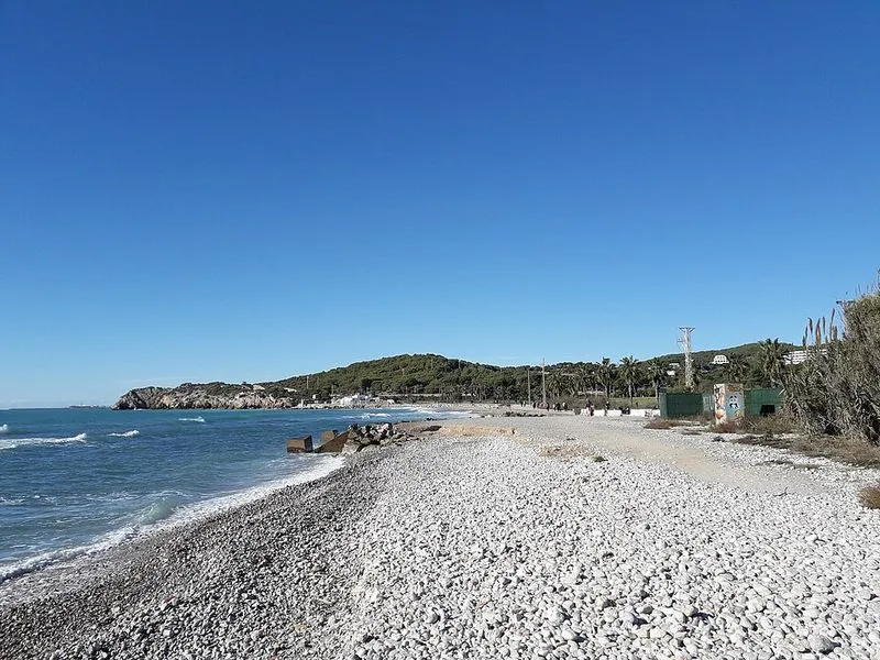 Playa Les Coves en Sitges, Barcelona — foto 5 de 7