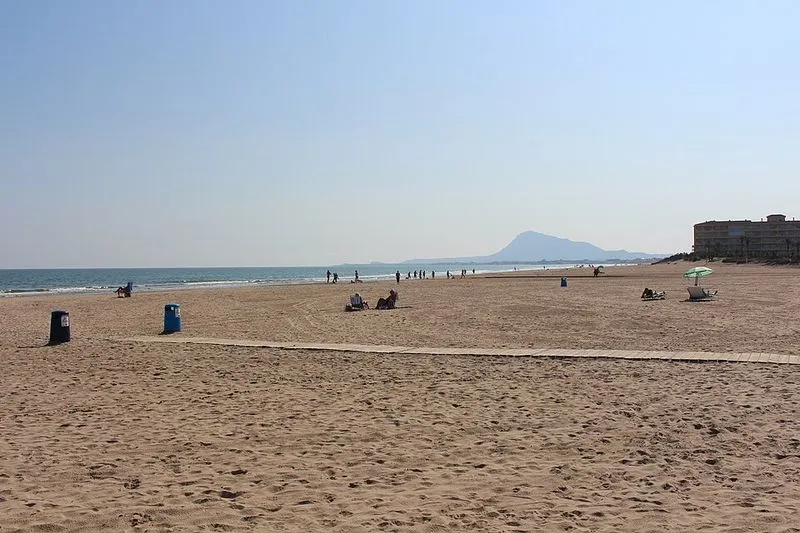 Playa de Les Devesses en Oliva, Valencia — foto 2 de 2