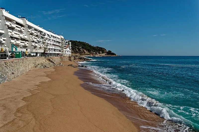 Playa de Les Escaletes en Sant Pol de Mar, Barcelona — foto 3 de 4