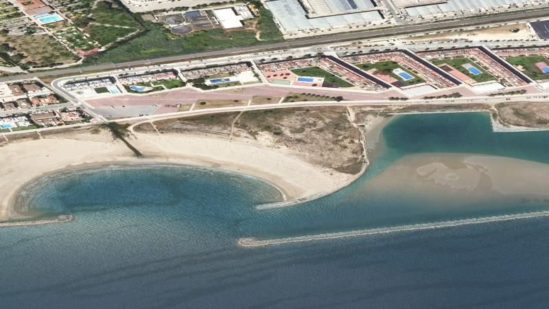 Vista aérea de Playa de Les Gavines en Cubelles, Barcelona