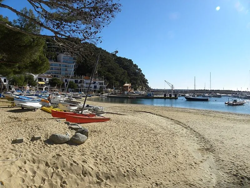 Playa de Llafranc en Palafrugell, Gerona — foto 2 de 7