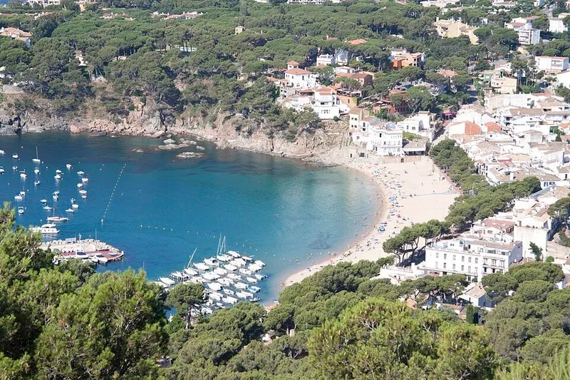 Playa de Llafranc en Palafrugell, Gerona — foto 6 de 7