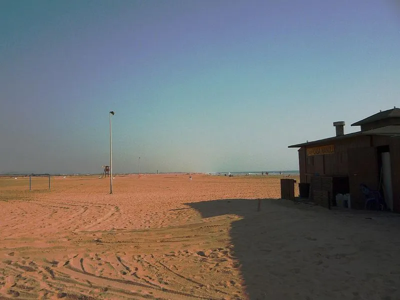 Playa Los Bateles en Conil de la Frontera, Cádiz — foto 1 de 2