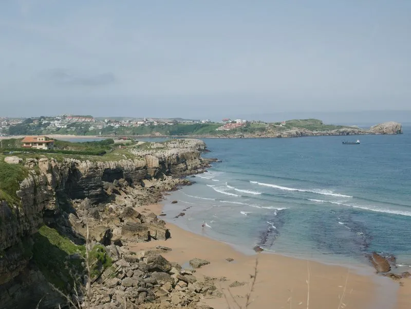 Playa Los Caballos en Miengo, Cantabria — foto 2 de 8
