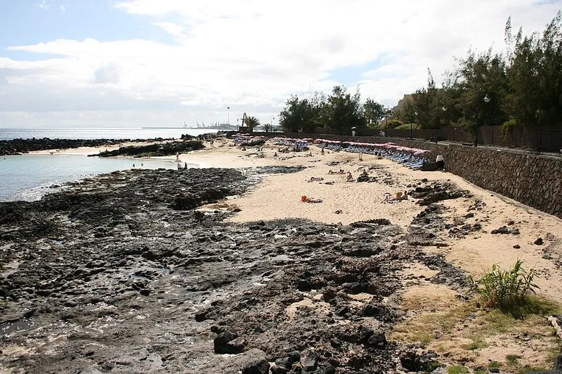 Playa Los Charcos (artificial) en Teguise, Las Palmas — foto 4 de 9