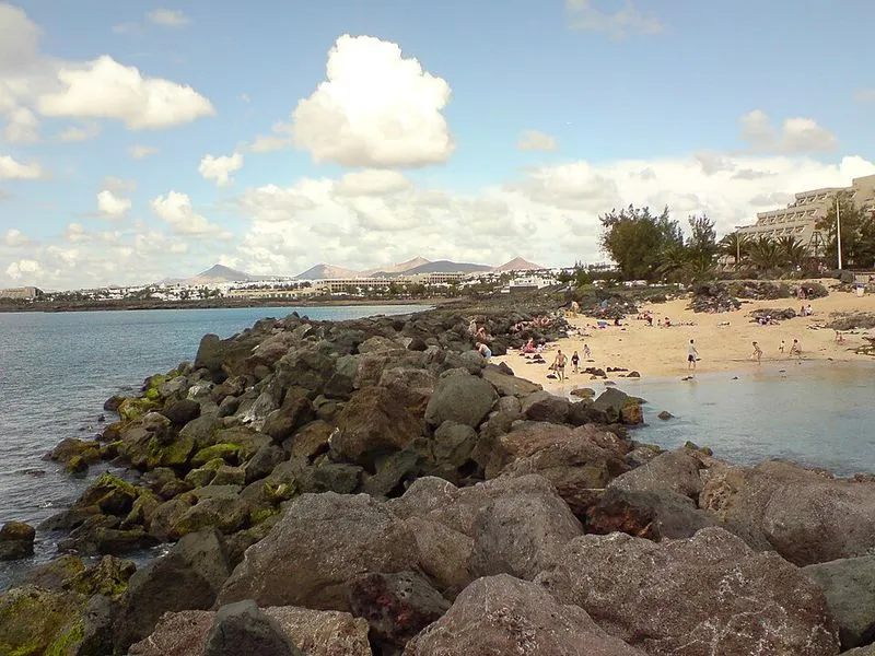 Playa Los Charcos (artificial) en Teguise, Las Palmas — foto 8 de 9