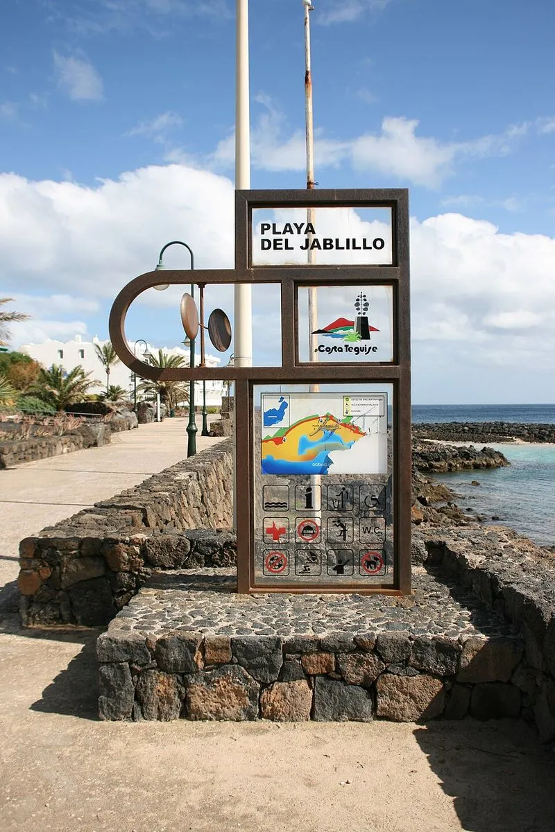 Playa Los Charcos (artificial) en Teguise, Las Palmas — foto 9 de 9