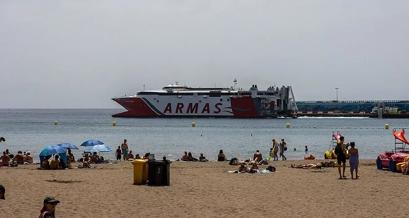 Playa de los Cristianos en Arona, Santa Cruz de Tenerife — foto 2 de 8