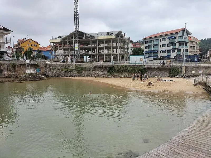 Playa Los Franceses en Arnuero, Cantabria — foto 1 de 4