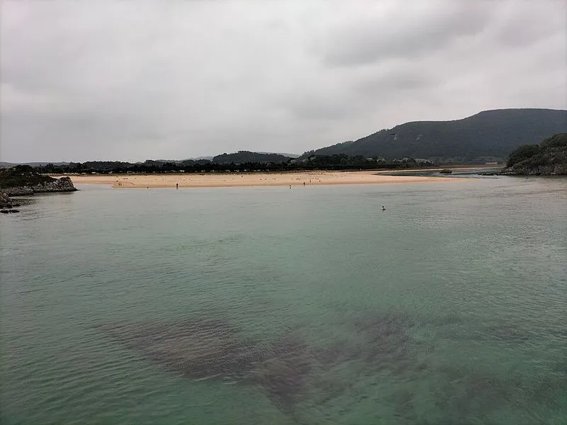 Playa Los Franceses en Arnuero, Cantabria — foto 3 de 4