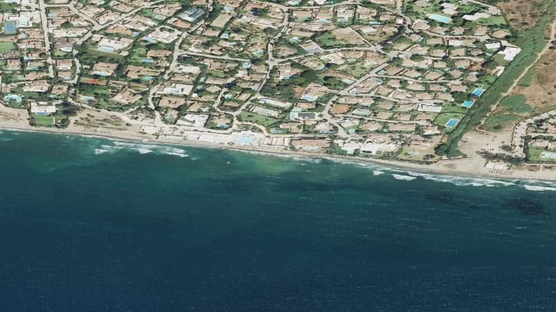 Vista aérea de Playa de los Monteros en Marbella, Málaga