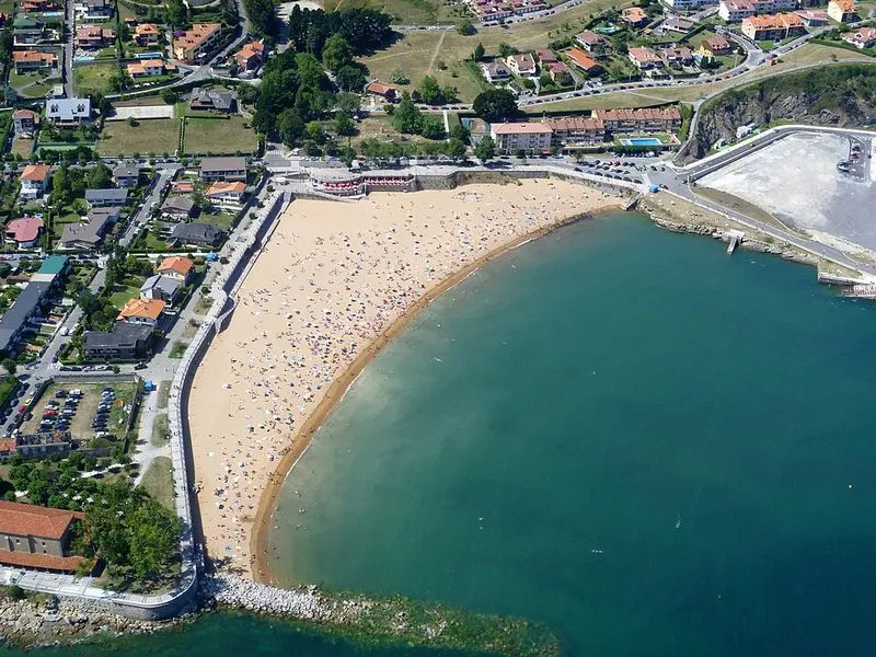 Playa de Luanco en Gozón, Asturias — foto 3 de 4
