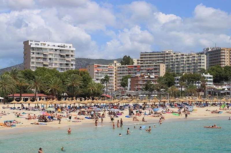Playa de Magalluf en Calvià, Islas Baleares — foto 3 de 8