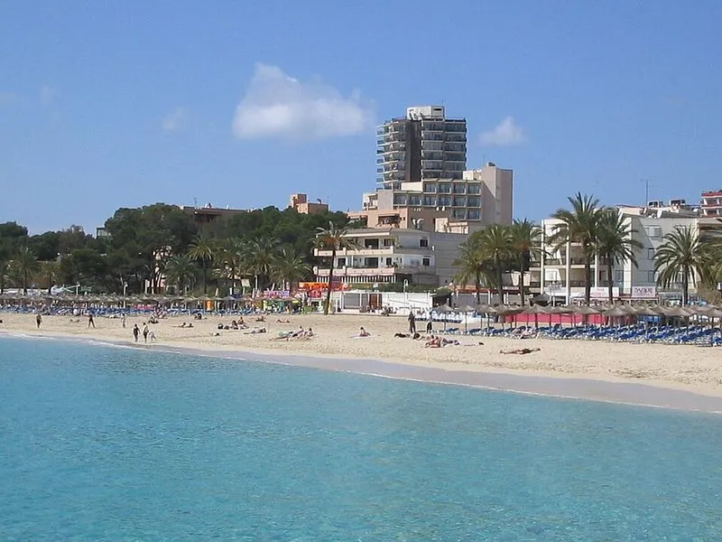 Playa de Magalluf en Calvià, Islas Baleares — foto 6 de 8