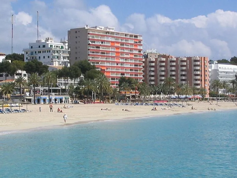 Playa de Magalluf en Calvià, Islas Baleares — foto 7 de 8