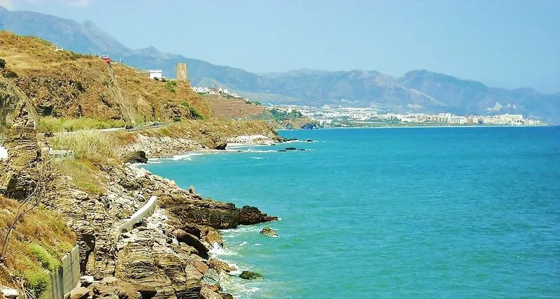 Playa Mazagarrobo en Torrox, Málaga — foto 2 de 3