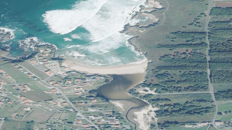 Vista aérea de Playa de Meirás en Valdoviño, A Coruña