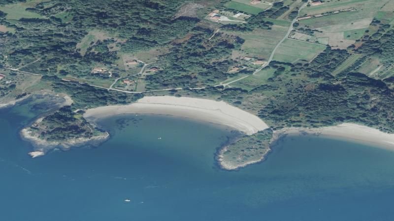 Vista aérea de Playa de O Porrón en Rianxo, A Coruña