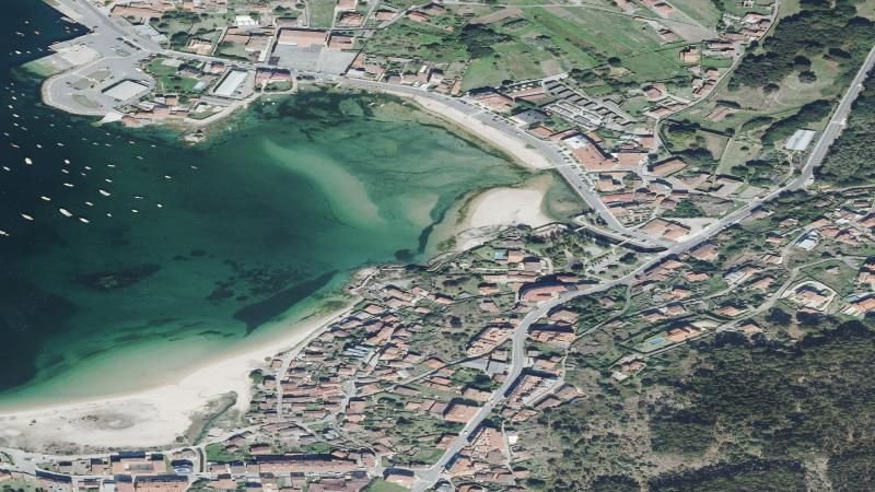 Vista aérea de Playa de Os Picos en Cangas, Pontevedra