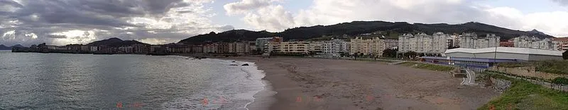 Playa de Ostende en Castro-Urdiales, Cantabria — foto 2 de 4