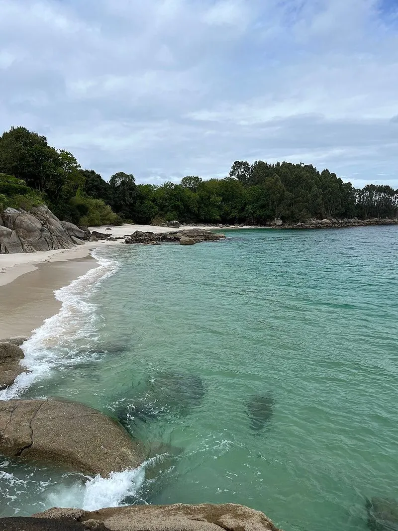 Playa de Pinténs en Cangas, Pontevedra — foto 1 de 2