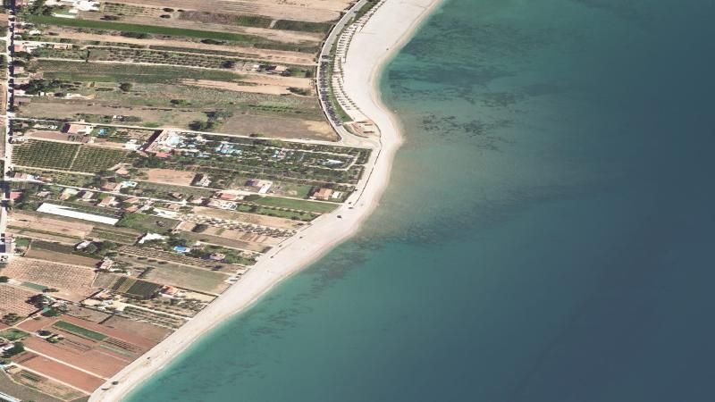 Vista aérea de Platja de L'Estanyet en Alcanar, Tarragona