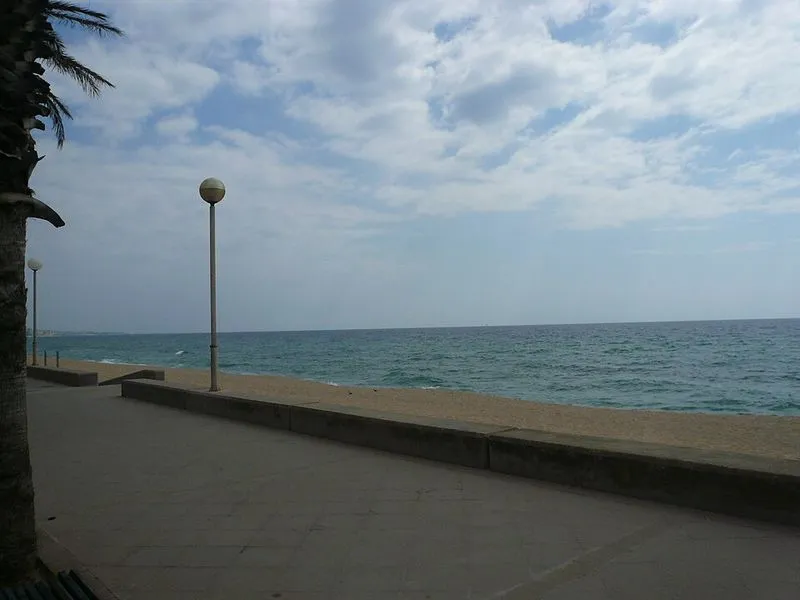 Playa Platja de la Barca Maria en Badalona, Barcelona — foto 3 de 4