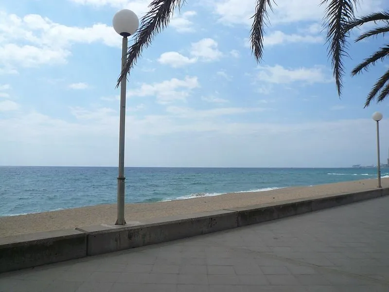 Playa Platja de la Barca Maria en Badalona, Barcelona — foto 4 de 4