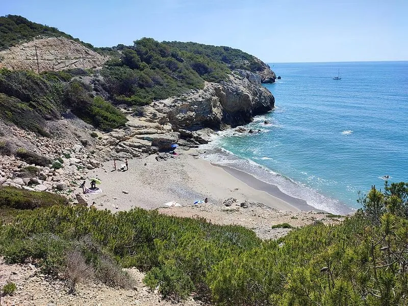 Platja de la Desenrocada en Sitges, Barcelona — foto 3 de 5