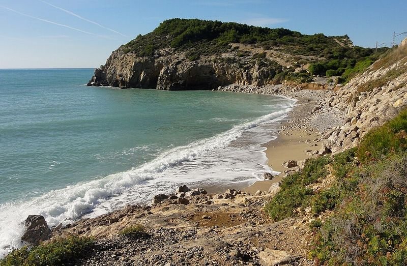 Playa Platja de la Desenrocada en Sitges