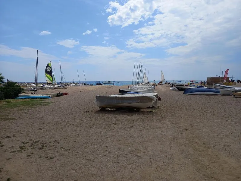 Platja de les Barques en Sant Pol de Mar, Barcelona — foto 3 de 3