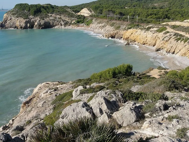 Playa Platja de L'Home Mort en Sitges, Barcelona — foto 3 de 8