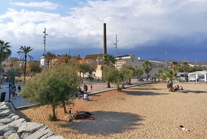 Playa Platja del Pont de Petroli en Badalona, Barcelona — foto 4 de 10