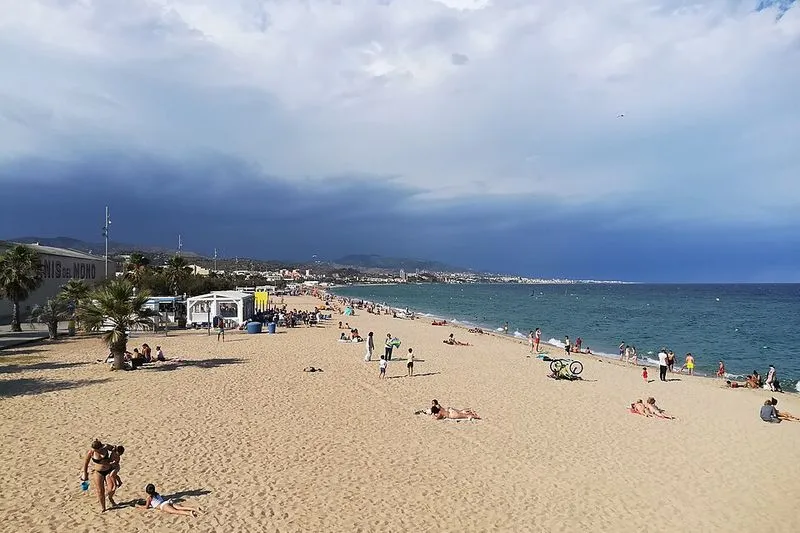 Playa Platja del Pont de Petroli en Badalona, Barcelona — foto 6 de 10