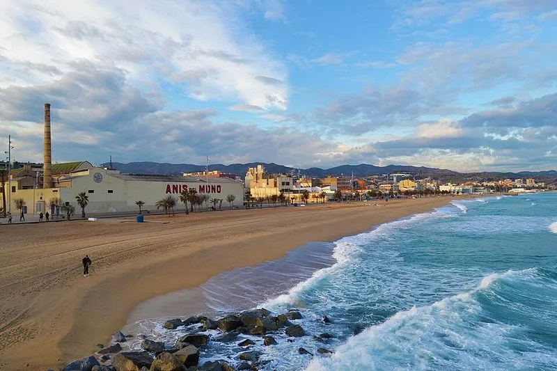 Playa Platja del Pont de Petroli en Badalona, Barcelona — foto 3 de 10