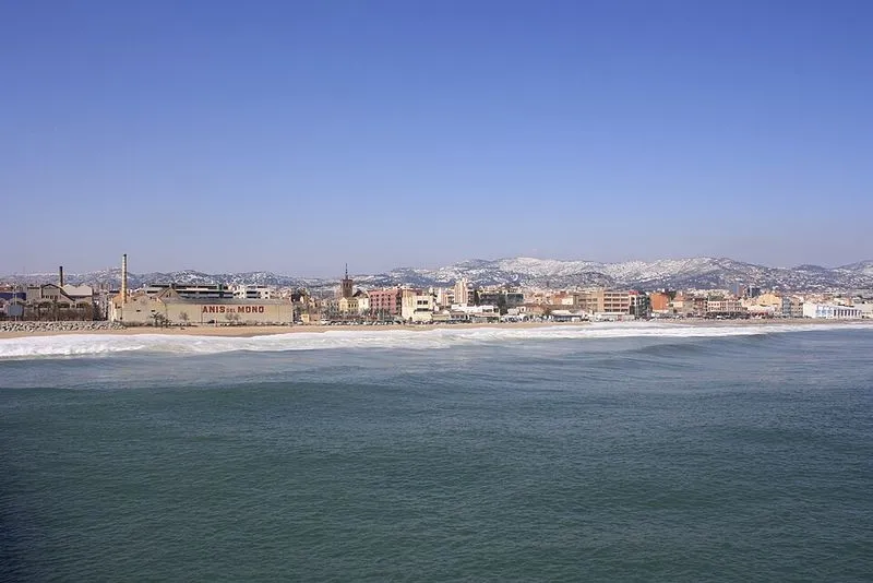 Playa Platja del Pont de Petroli en Badalona, Barcelona — foto 7 de 10