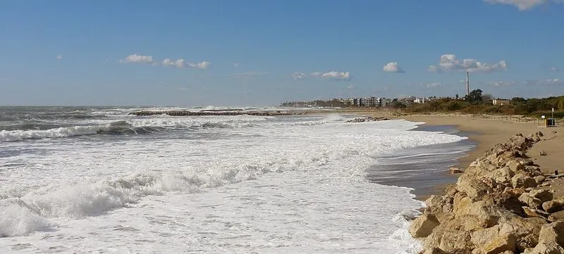 Playa Platja Llarga d'Ibersol en Vilanova i la Geltrú, Barcelona — foto 3 de 6