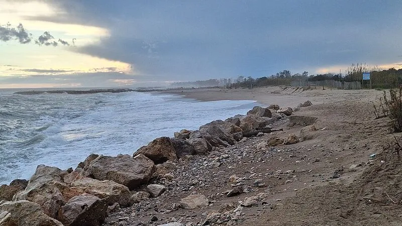 Playa Platja Llarga d'Ibersol en Vilanova i la Geltrú, Barcelona — foto 4 de 6