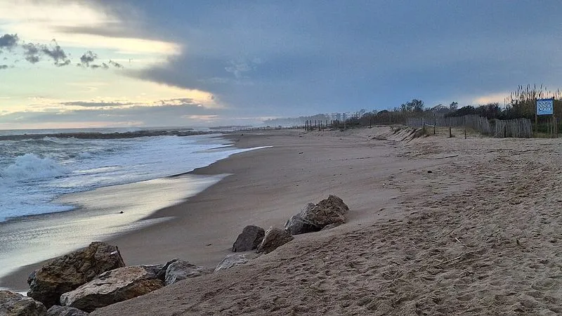 Playa Platja Llarga d'Ibersol en Vilanova i la Geltrú, Barcelona — foto 6 de 6