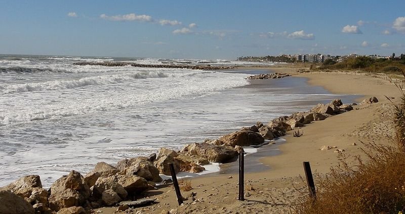 Playa Platja Llarga d'Ibersol en Vilanova i la Geltrú, Barcelona